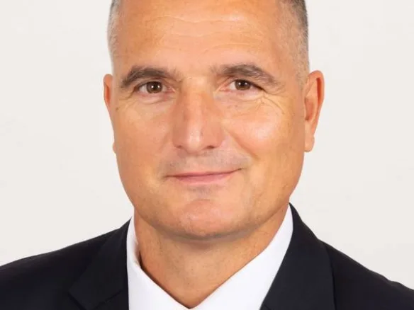 Professional portrait of Ivan Uher, real estate advisor specializing in Park Albatros, Golf del Sur, Tenerife