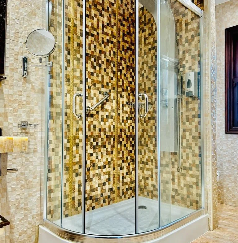 768